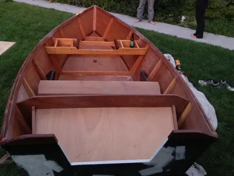 14 ft Rapid Robert: August Update: Rowing Seat, Bench Rails, Oarlock mounts, Paint, and Varnish