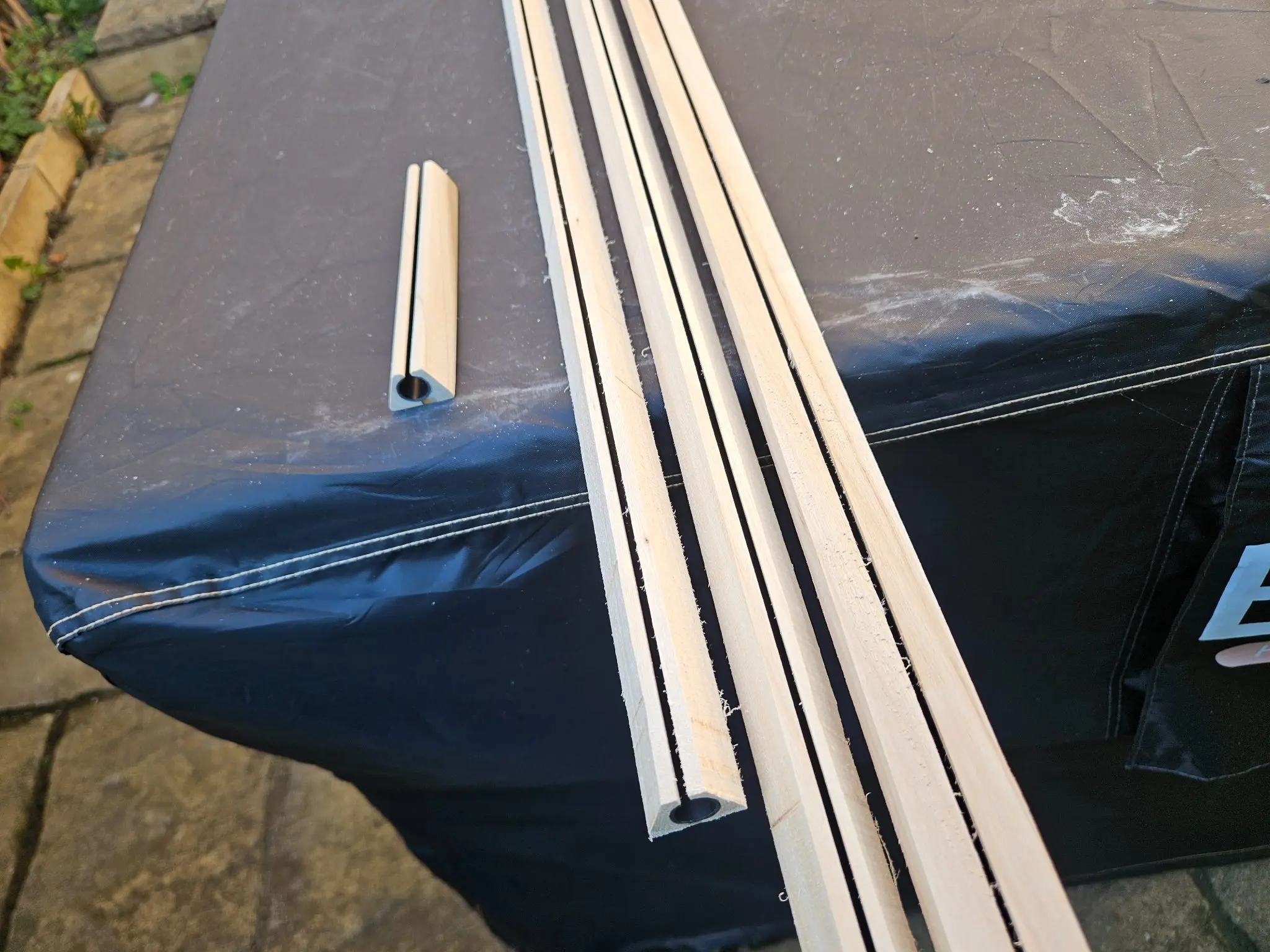 Paper Jet 14: Mast epoxy and sail track