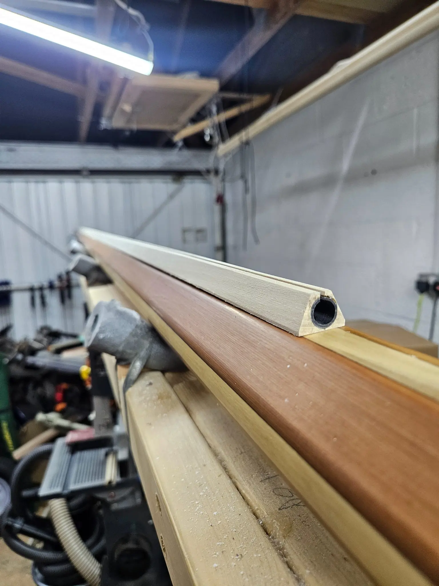 Paper Jet 14: Mast epoxy and sail track