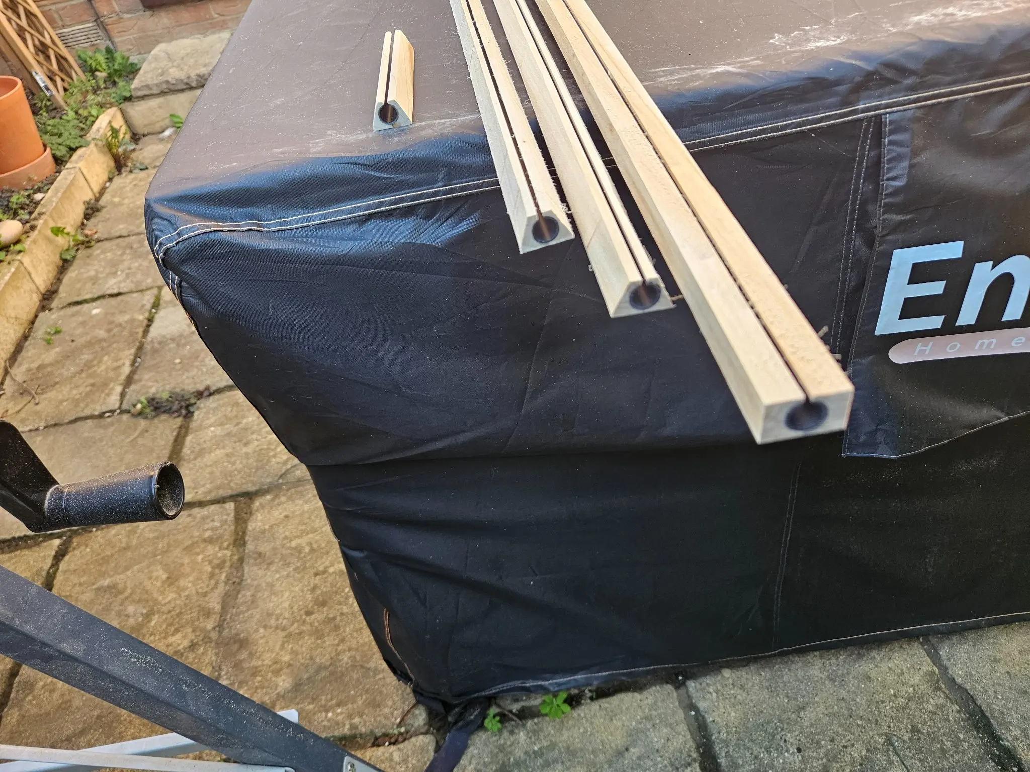Paper Jet 14: Mast epoxy and sail track