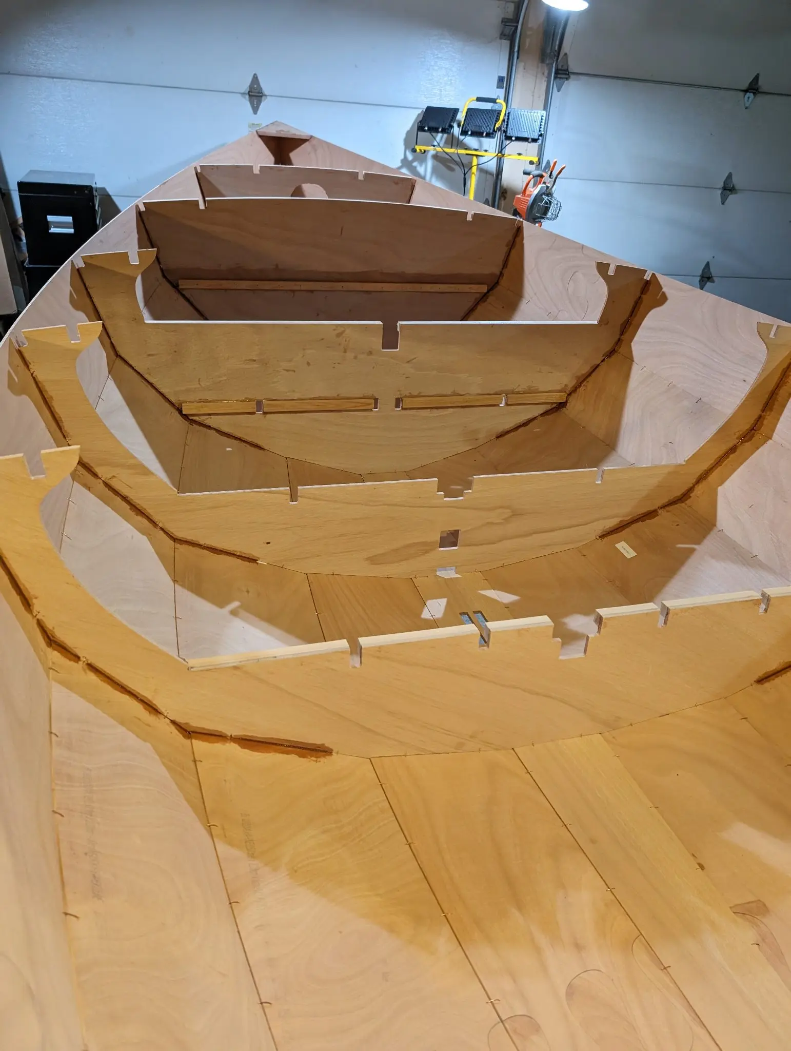 The Guider: Tacking the hull together with epoxy