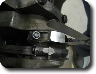 Hot Rod: Chris-Craft 283 rebuild: Cut and place a strip of plastigauge on a main bearing cap
