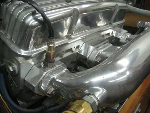 Hot Rod: Exhaust: The sensors are only installed when we wish to check the carburetor's calibration after we