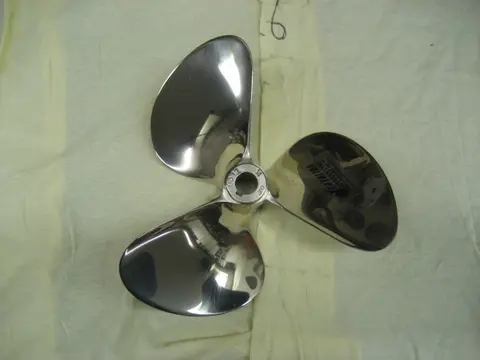 Hot Rod: Propeller: The prop on the left is our old OJ 12x16p LH 3 blade Nibral propeller