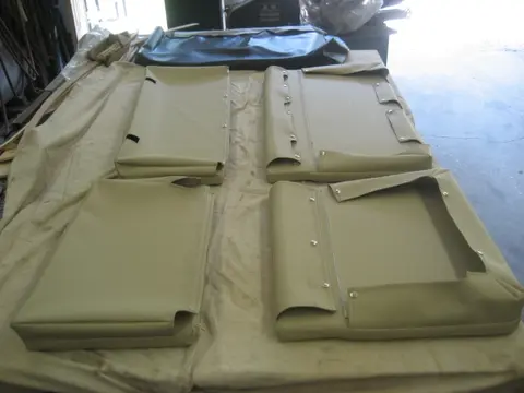 Hot Rod: Seats: Here are some photos of the completed upholstery