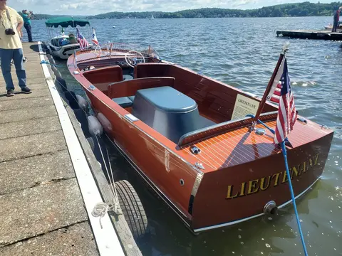 Jersey Girl: Jersey Girl the Houseboat, it turns out, is quite a hit with the ladies!