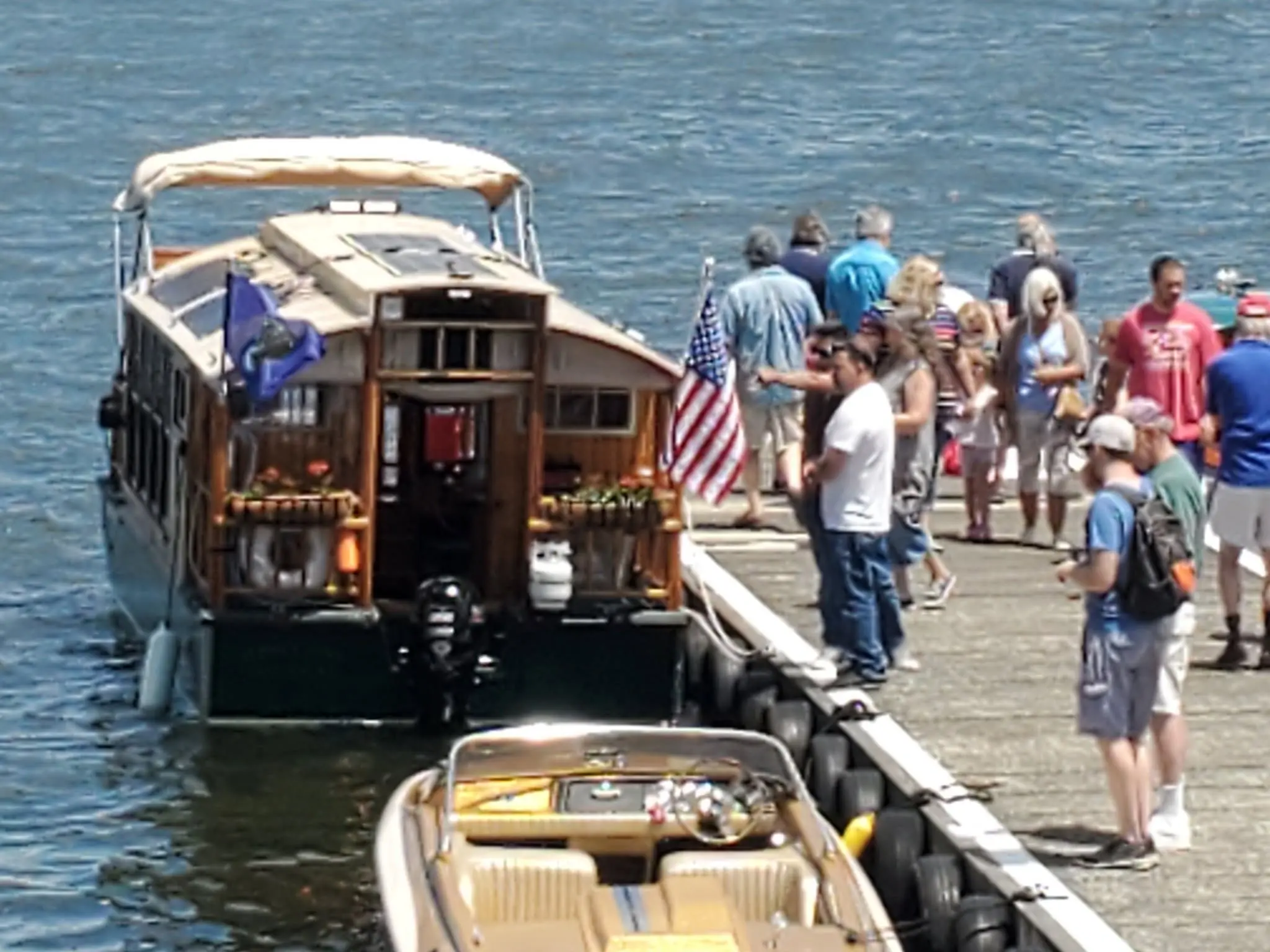 Jersey Girl: Jersey Girl the Houseboat, it turns out, is quite a hit with the ladies!