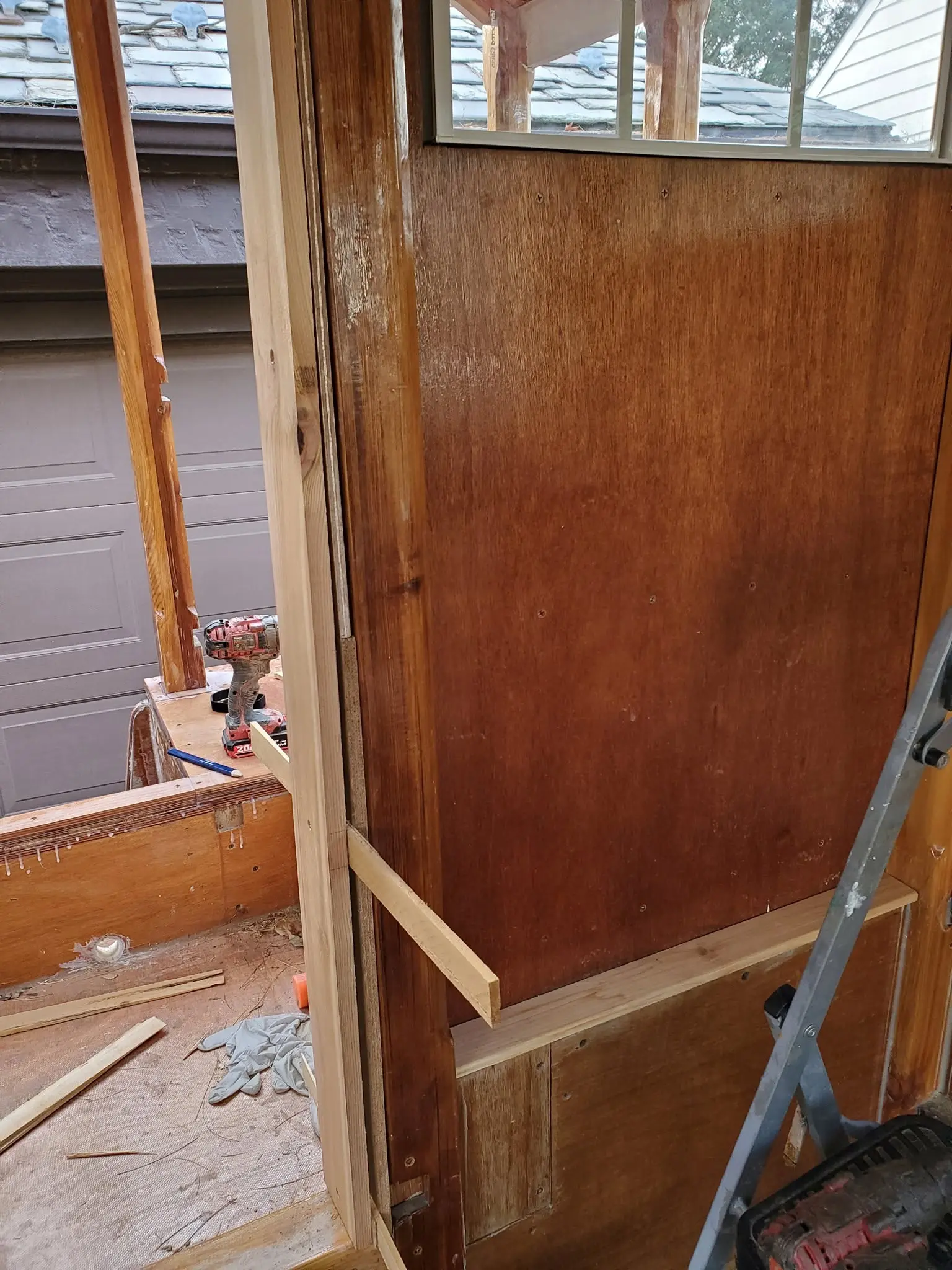 Jersey Girl: Still blessed with warm end-of-December weather, I was able to install the head jamb...