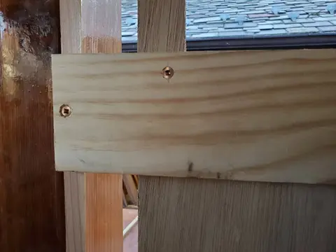 Jersey Girl: Yesterday, I temporarily installed faux rails, deliberately cut a bit too long, on the...
