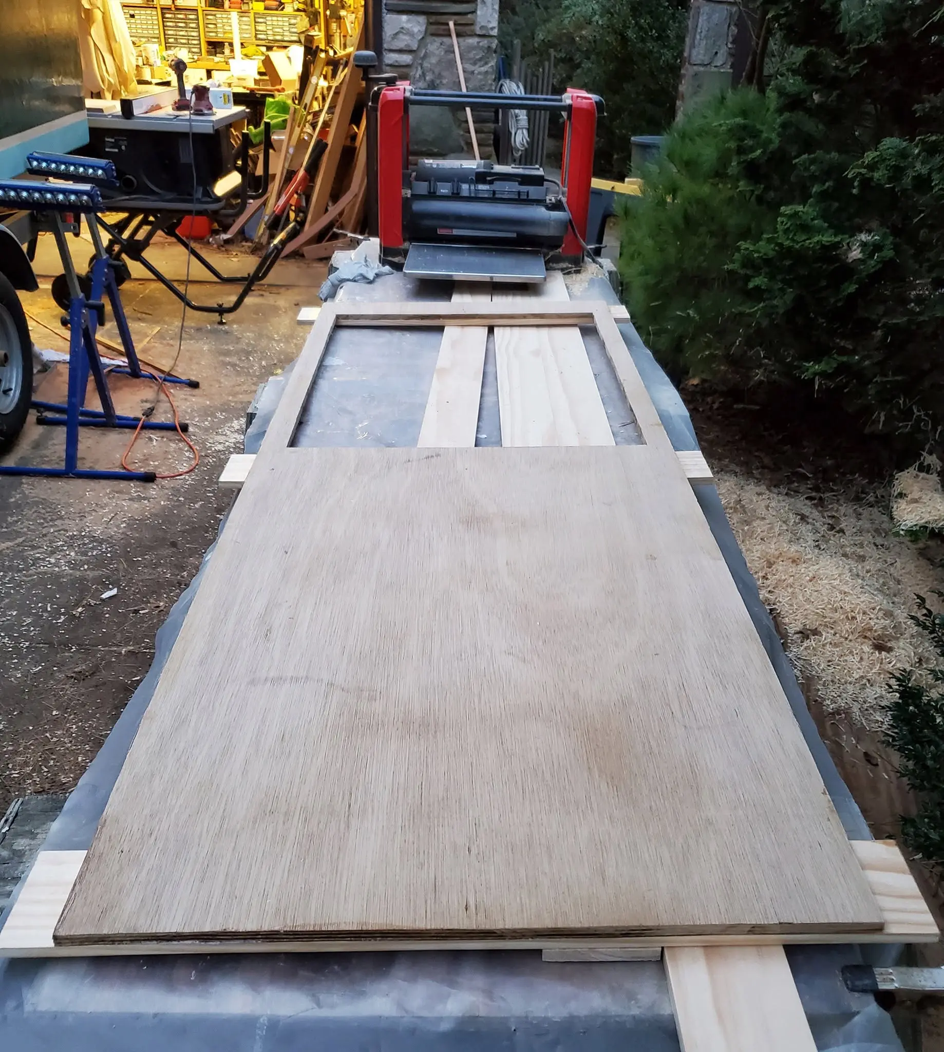 Jersey Girl: Yesterday, I temporarily installed faux rails, deliberately cut a bit too long, on the...