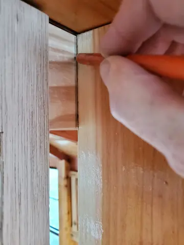 Jersey Girl: Yesterday, I temporarily installed faux rails, deliberately cut a bit too long, on the...