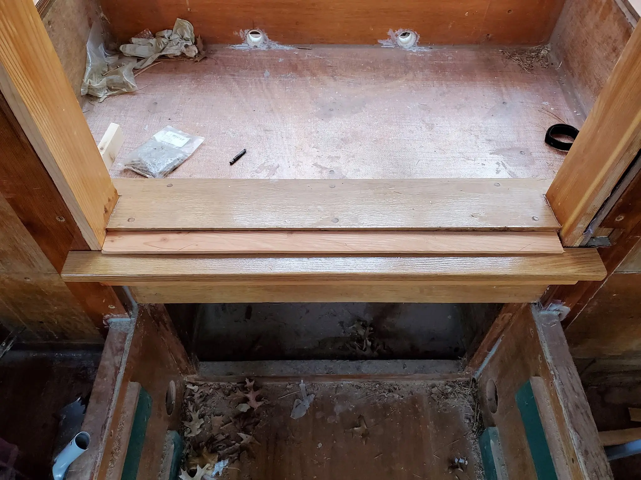 Jersey Girl: Yesterday, I temporarily installed faux rails, deliberately cut a bit too long, on the...