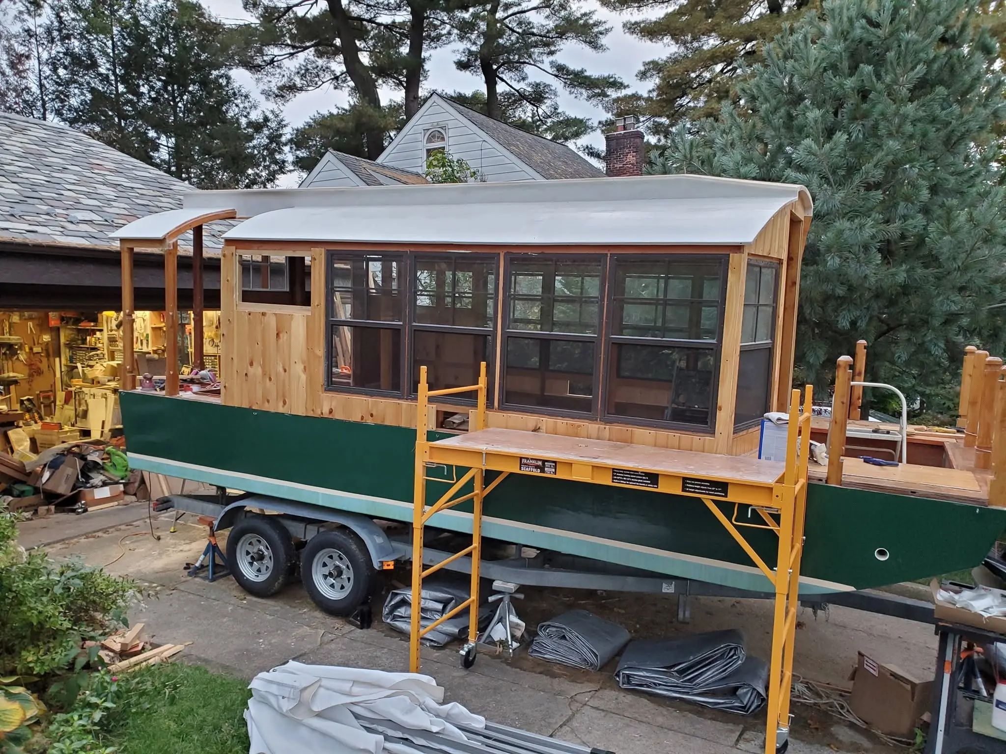Jersey Girl: Jersey Girl's roof has its first coat of primer.