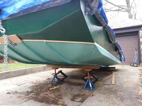 Jersey Girl: The time has come to get Jersey Girl into position to winch her up onto the trailer...
