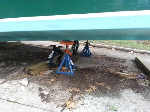 Jersey Girl: The time has come to get Jersey Girl into position to winch her up onto the trailer...