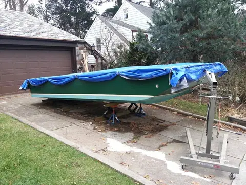 Jersey Girl: The time has come to get Jersey Girl into position to winch her up onto the trailer...