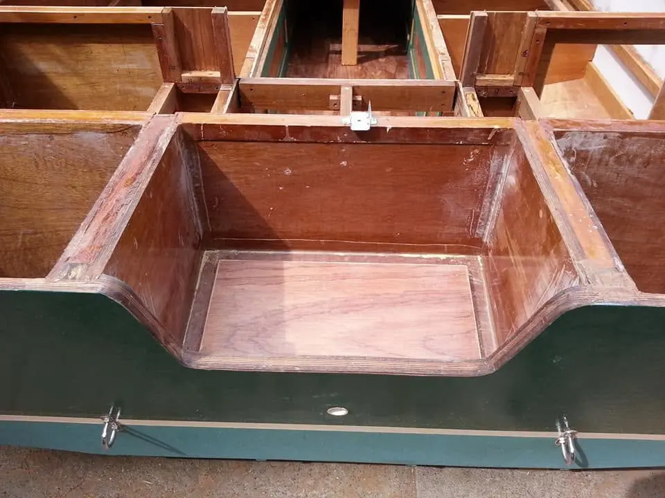 Jersey Girl: The motor well area is complete, with a raised and angled false bottom to allow rain...