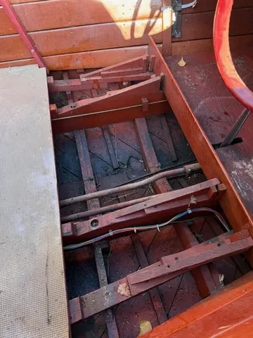 Deluxe Runabout: Remove engine