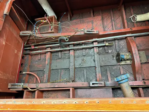 Deluxe Runabout: Upholstery repair