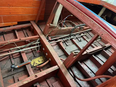 Deluxe Runabout: Start electrical